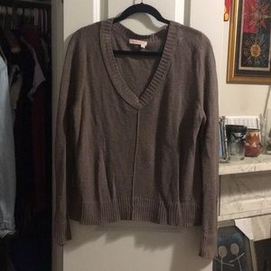 Grey-brown long sleeve knitted v neck shirt